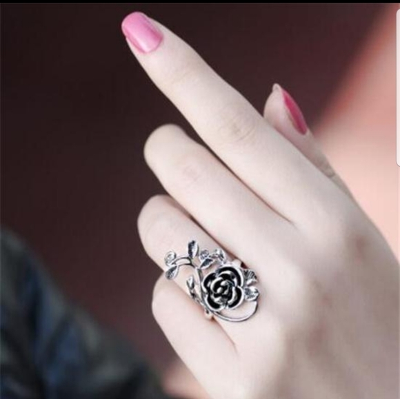 Classic Rose Ring size 6 or 8 - Picture 2 of 3